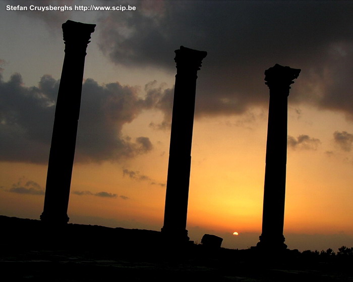 Zonsondergang in Umm Qais Umm Qais (Gadara) was een Romeinse stad gelegen boven op een heuvel met zicht op de Jordaan vallei en de zee van Galilei. Stefan Cruysberghs